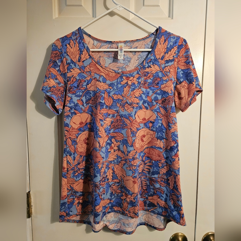 LuLaRoe XS Shirt, longer in back